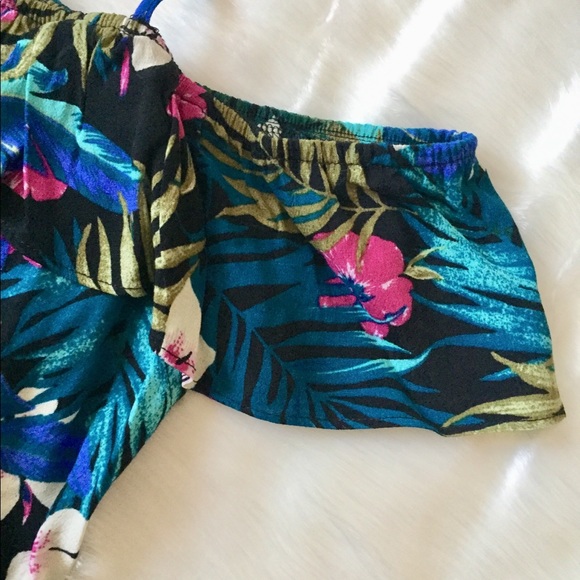 Floral Flounce Crop Cami 🥰 - Picture 3 of 6